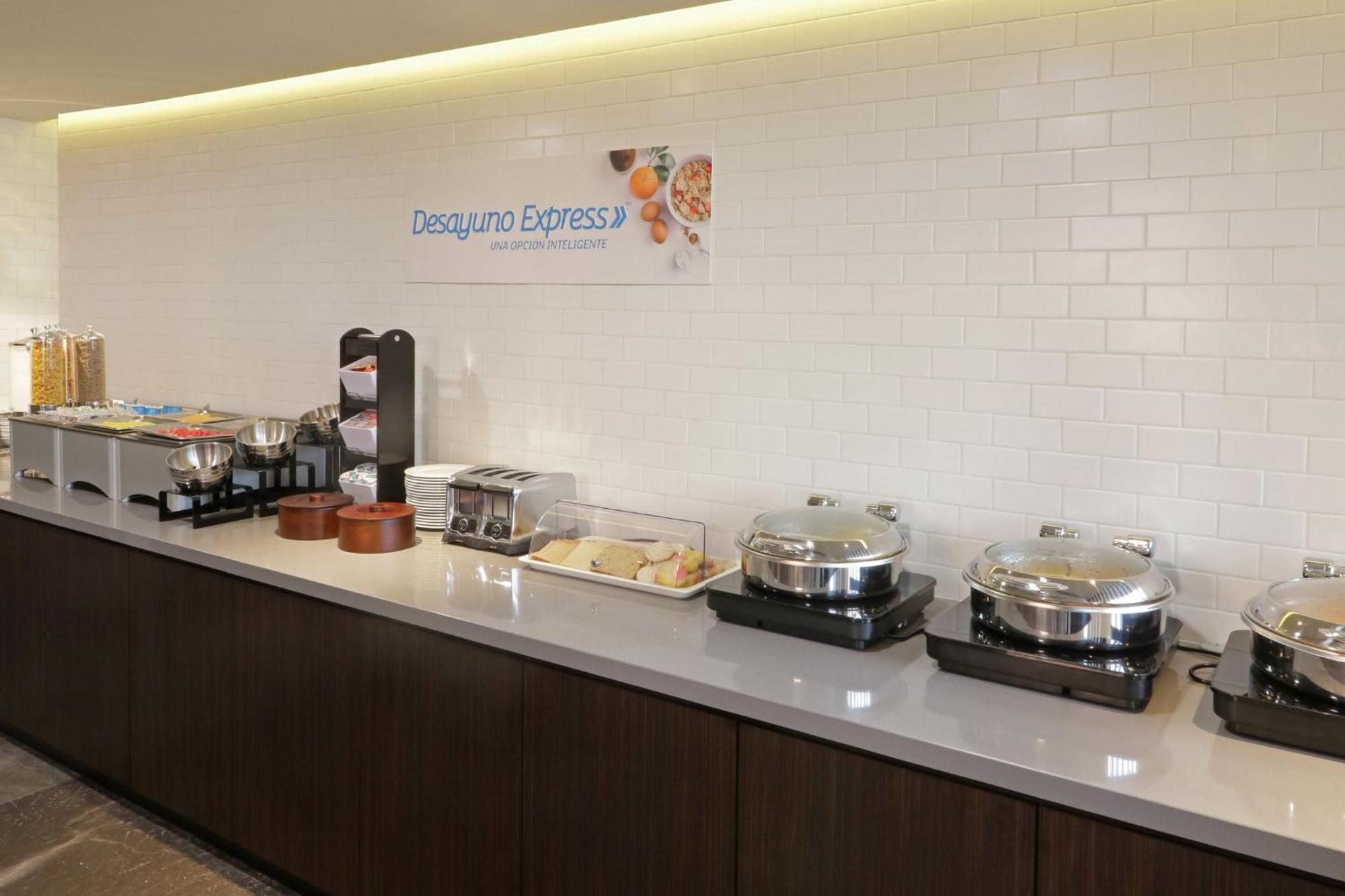 Holiday Inn Express & Suites Monterrey Valle By Ihg San Pedro Garza Garcia Экстерьер фото