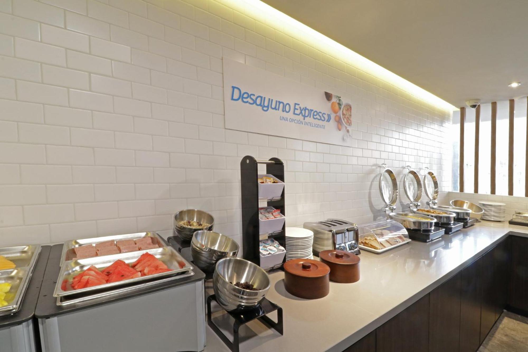 Holiday Inn Express & Suites Monterrey Valle By Ihg San Pedro Garza Garcia Экстерьер фото